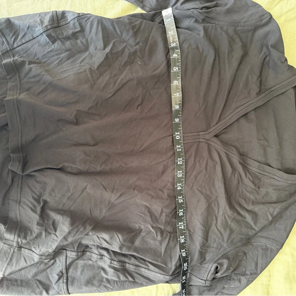 Black lululemon top - Picture 4 of 4